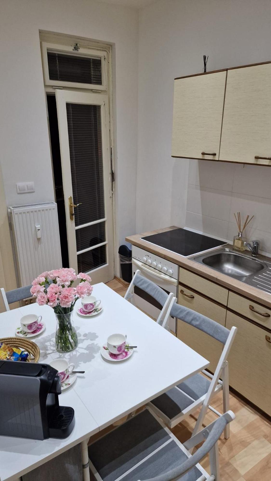 Apartment Flora - Late Check-Out At Noon 12 O Clock For Free Pressburg Exterior foto